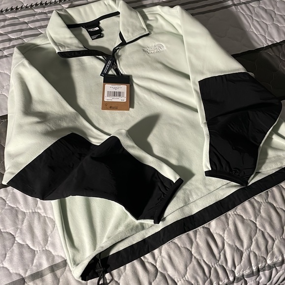 The North Face woman jacket! NEW! - Picture 2 of 5